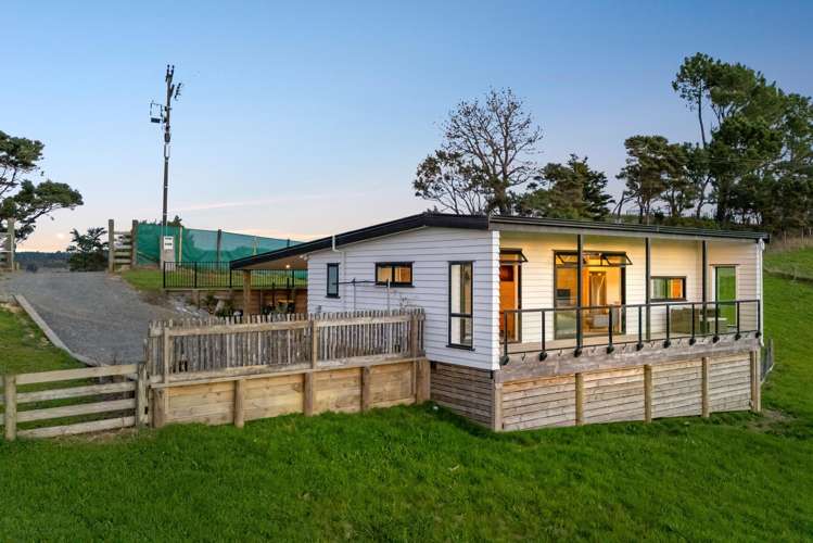 86 Valley Road Waitoki_19