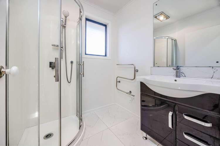 14A Finlow Drive Te Atatu South_9