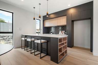 9&11 Seaview Road_3