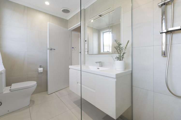 2 House Avenue Mangere Bridge_16