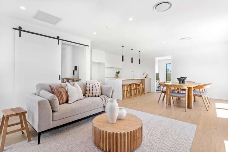 23 Longfields Road_4