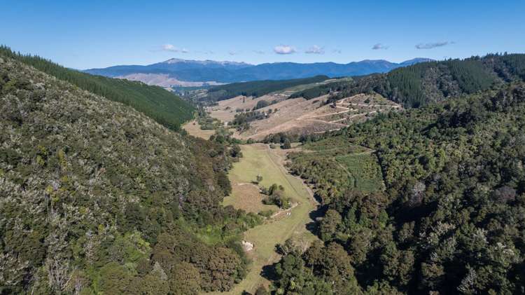 335 Pretty Bridge Valley Road Wakefield_13