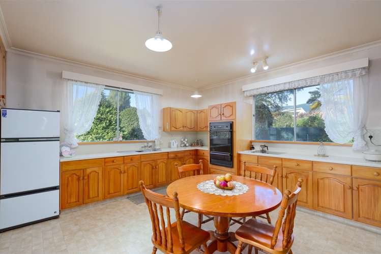 13 Neale Avenue Stoke_6
