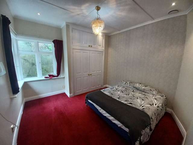 City Fringe Living: Cosy 2-Bedroom Apartment