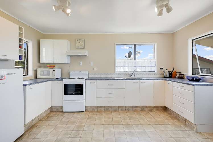 231 Pouewe Street Kawhia_8