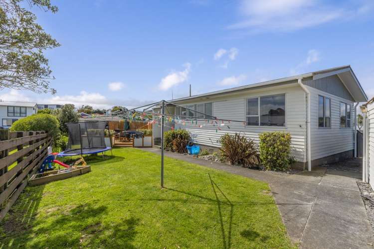 2 Pennant Grove Titahi Bay_17