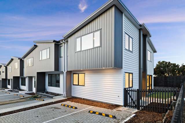 90a Sylvan Crescent Te Atatu South_1