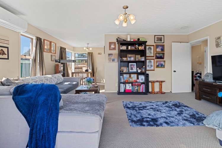 2/1 Glengowan Place Conifer Grove_3