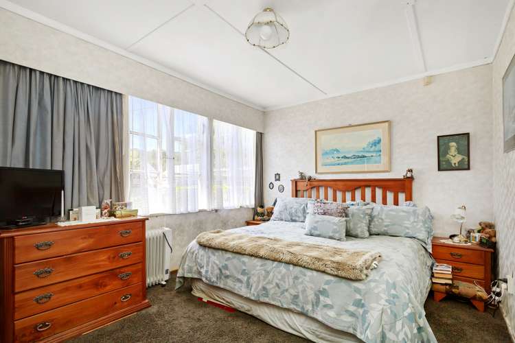 2 Burke Grove Naenae_6