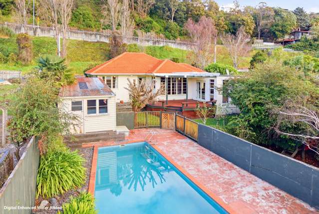 Sunny living, just minutes from town