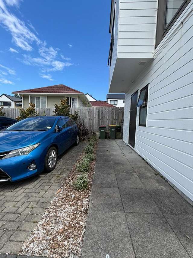2/66 Neil Avenue Te Atatu Peninsula_2