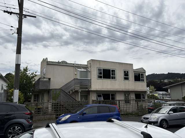 14D Gladstone Rd 3 Bedroom Apartment.