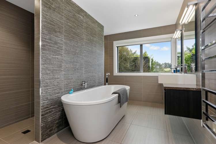 1225 East Coast Road Redvale_18