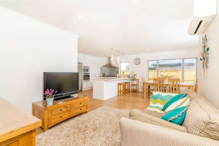 12 Iwinuku Crescent Wattle Downs_10