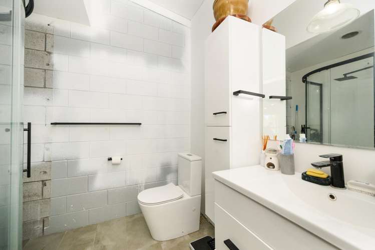 7 Westmere Place Takaro_9