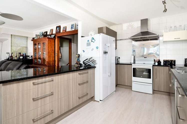 1 Wakeling Avenue Te Atatu South_5