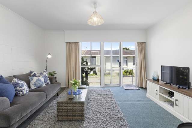 2/14 Jillett Street Titahi Bay_4