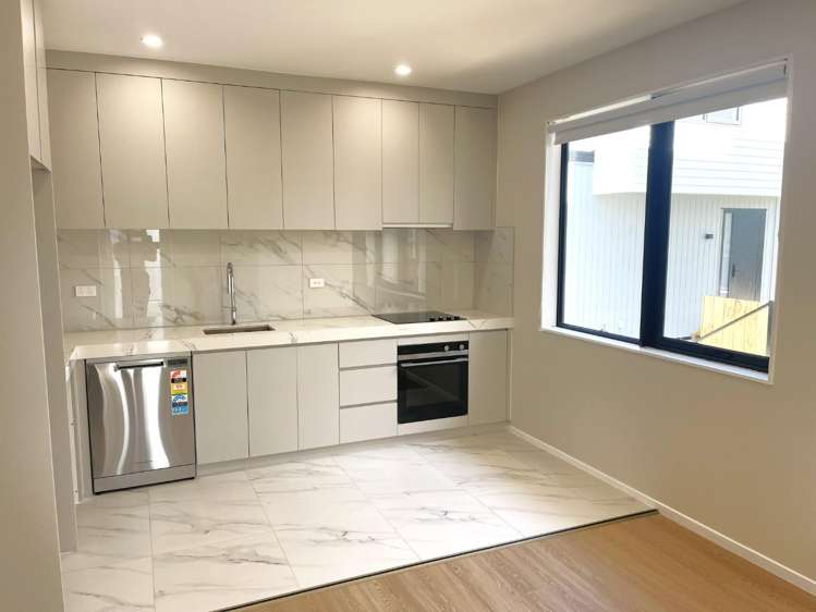 D/54 Royal View Road Te Atatu South_6