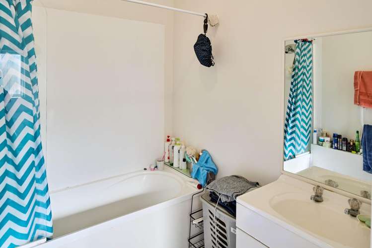 279 Dowse Drive Maungaraki_11