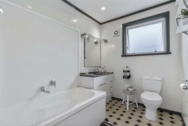 667 Huia Road Parau_12