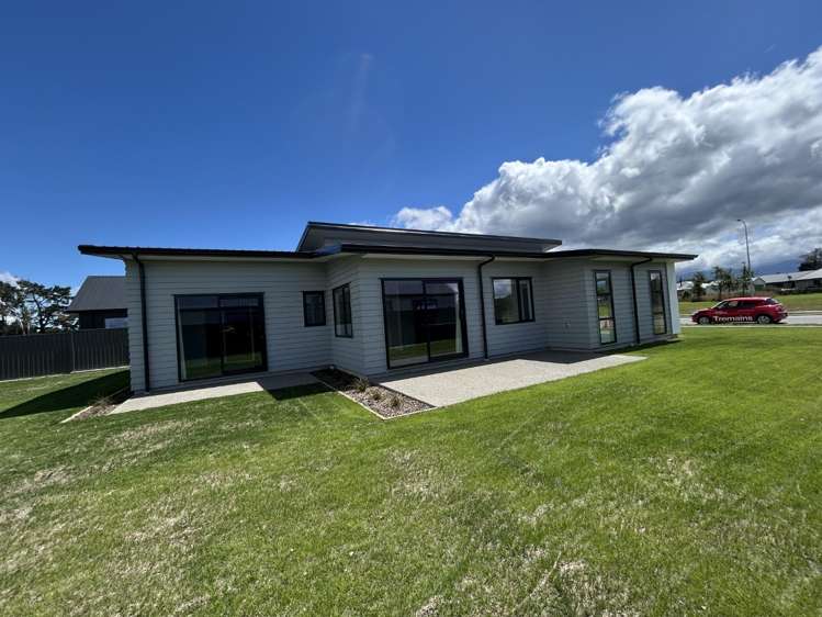 12 Sir Bob Charles Drive 10754_1