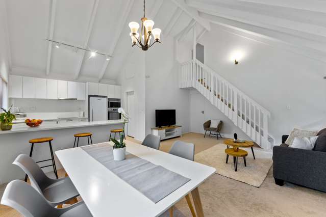 2/1 Trelawny Place Hillcrest_4