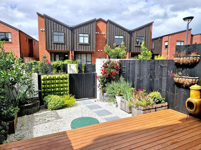 Fully Furnished 2.5 BR Townhouse in Hobsonville!