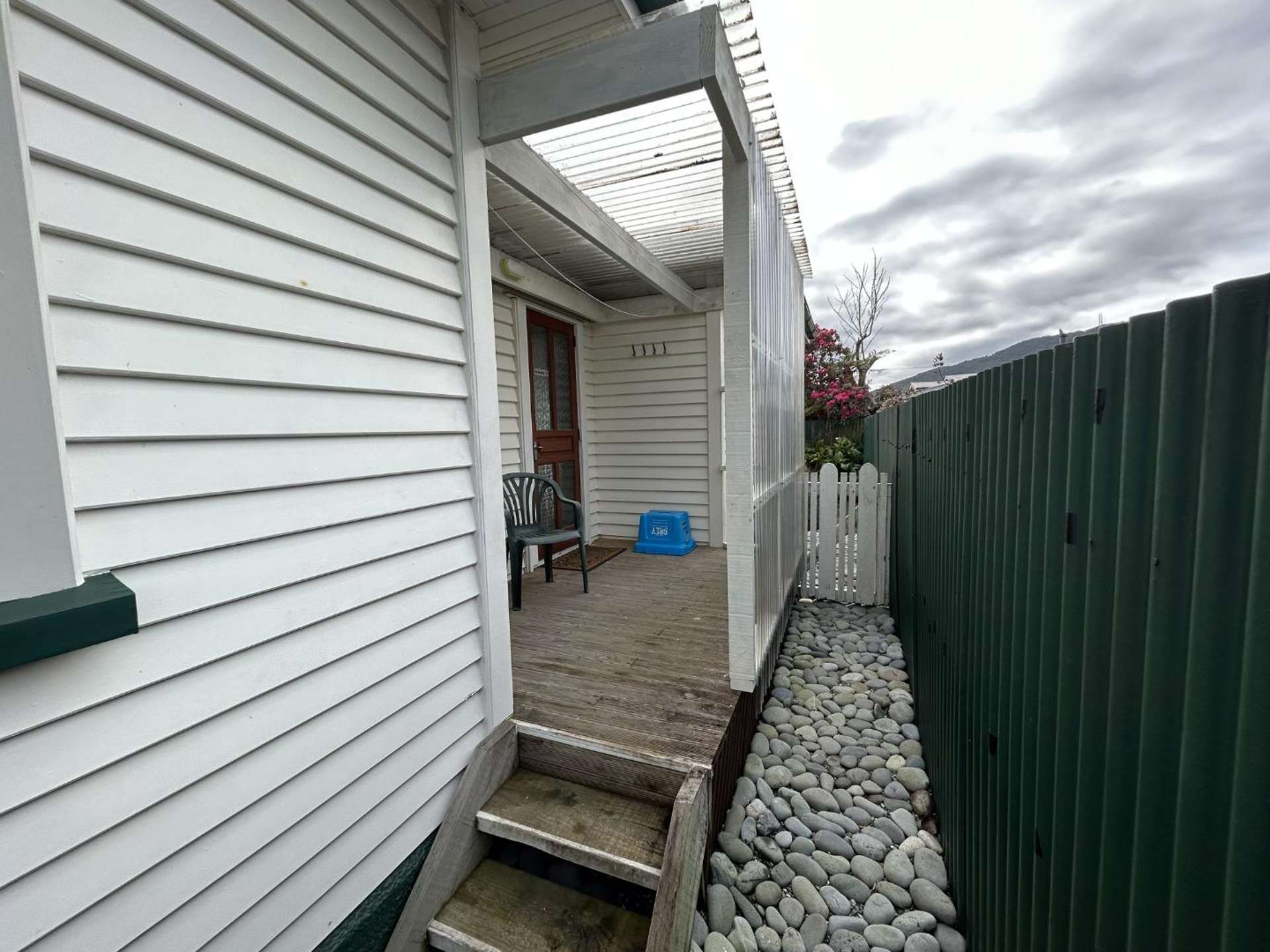 2/5 Joyce Cres 10446_0