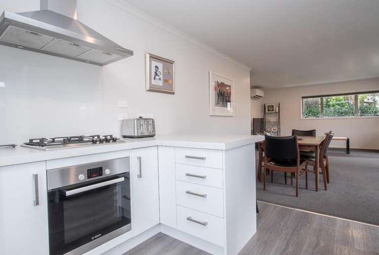 1313A Victoria Street 3283_8