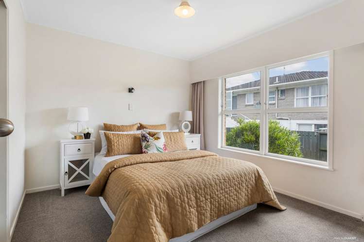 2/769 Beach Road Browns Bay_6