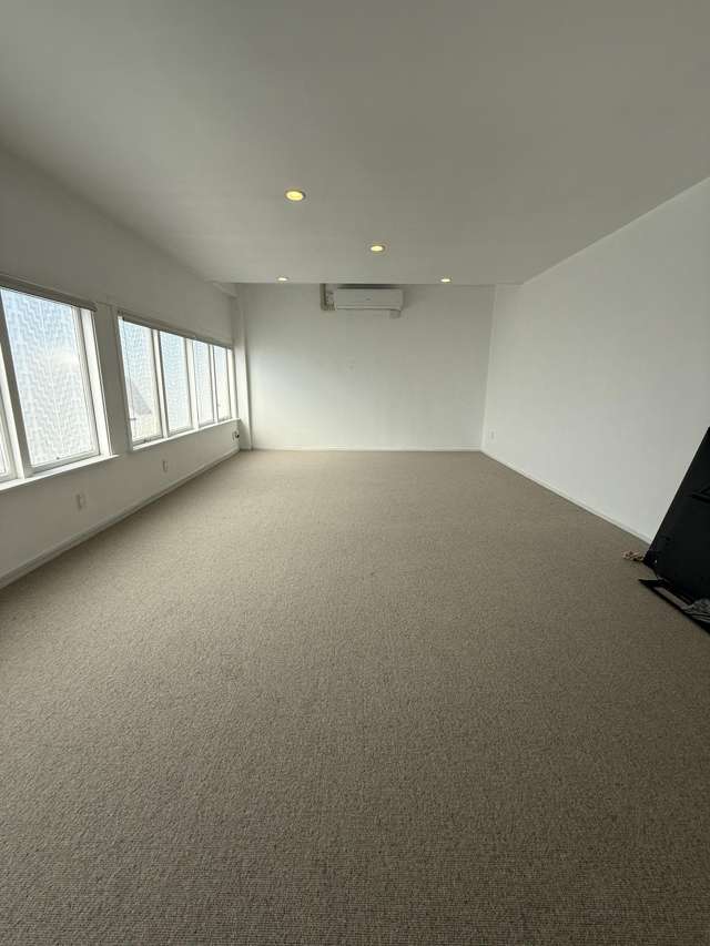 Prime Mt Roskill Location - 75sqm Office