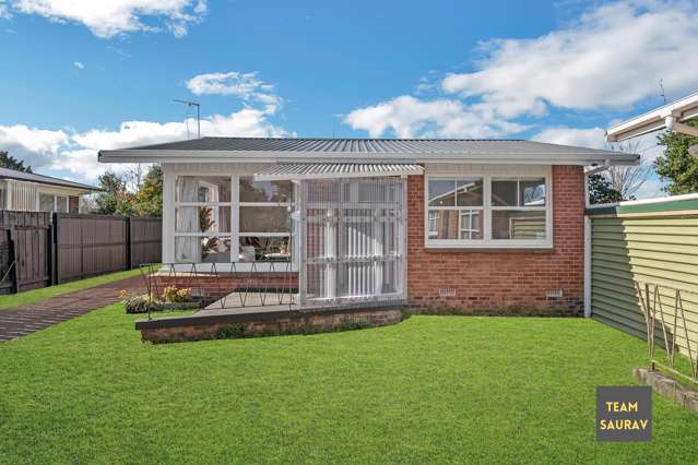 Easy-Care Living in Central Papakura!