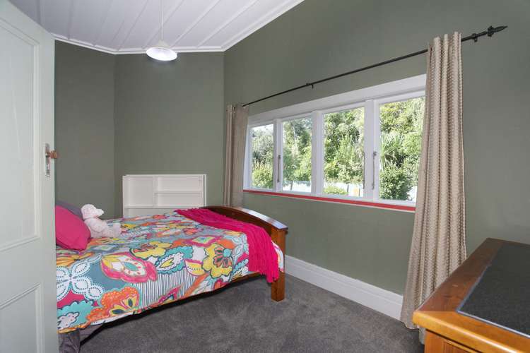 12 High Street Bulls_11