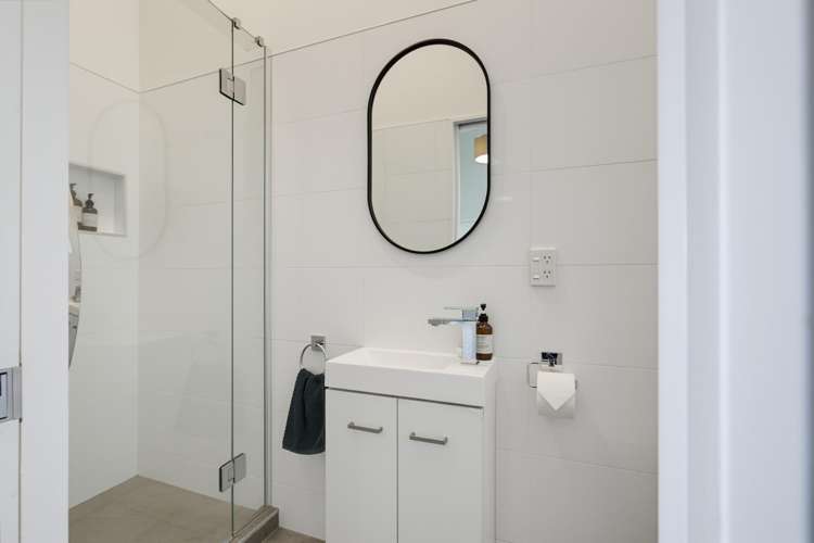 352 Queens Drive Lyall Bay_17