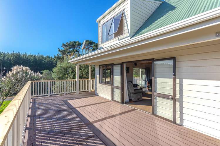 593 Waikawa Beach Road_4