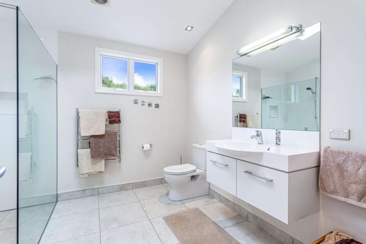 47 Lloyd Road Riverhead_18