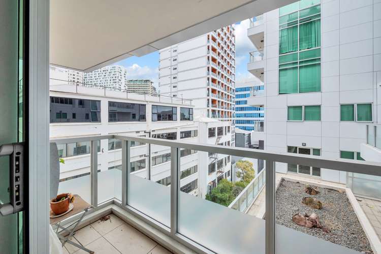 707/85 Beach Road Auckland Central_11