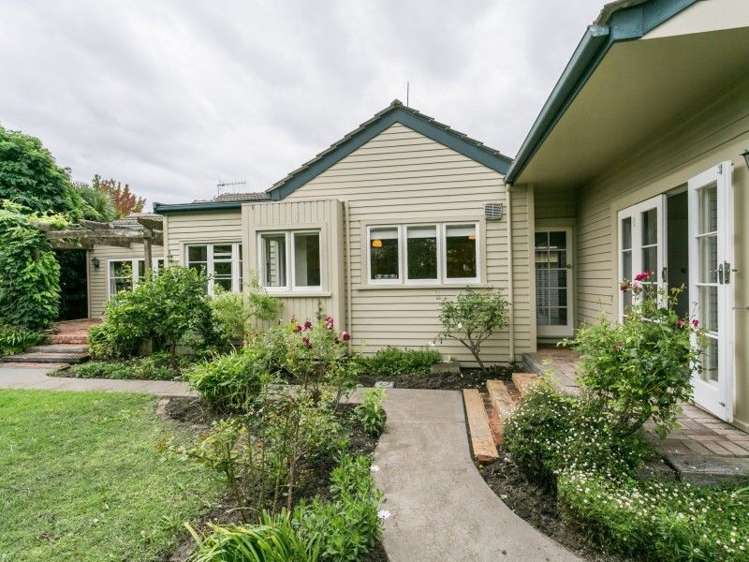 2 Dolbel Street Taradale_14