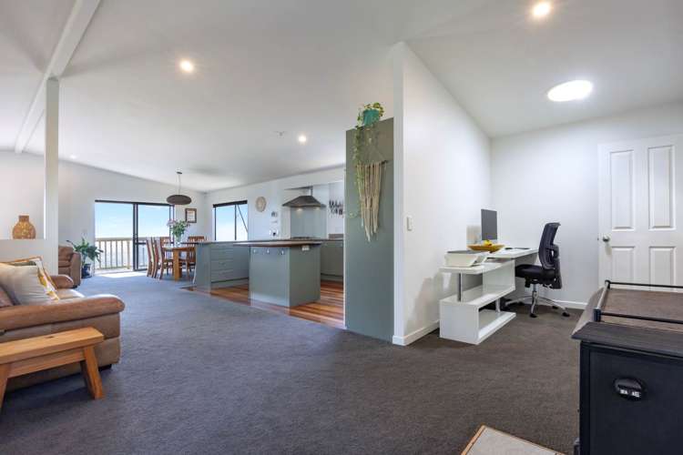 5 Brabant Road Waiatarua_6