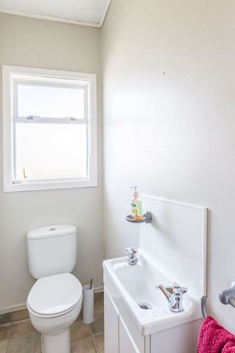 215 Fox Street Hamilton East_14