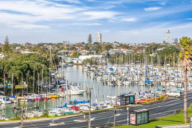 3/2 Beach Road Castor Bay_0