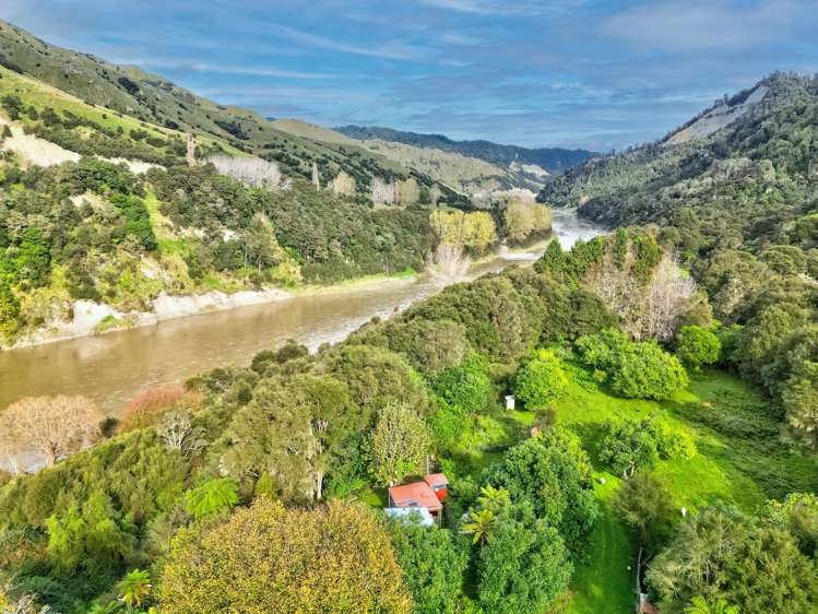 3081 Whanganui River Road Parikino_45