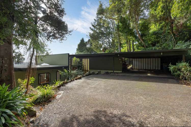 900 West Coast Road Waiatarua_25