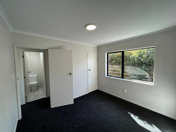 2/9 Leander Street 11229_5