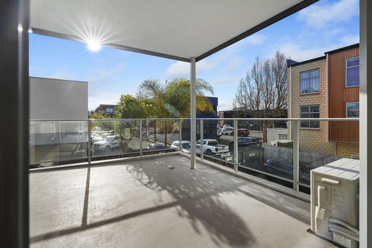2/9 Vialou Street Hamilton Central_8