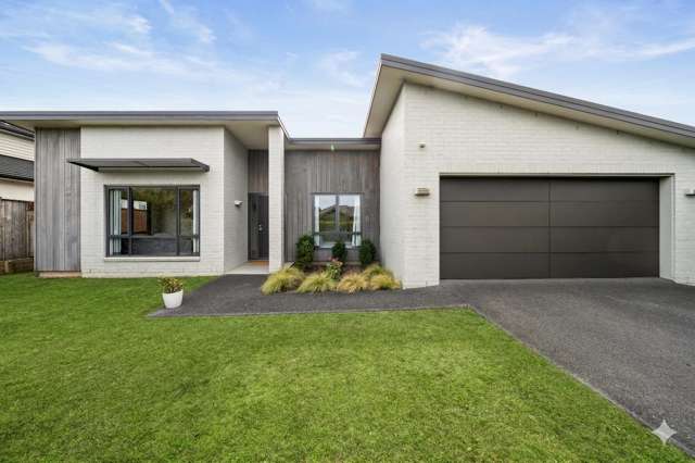 Relocating Owners - Must Sell in Karaka Lakeside