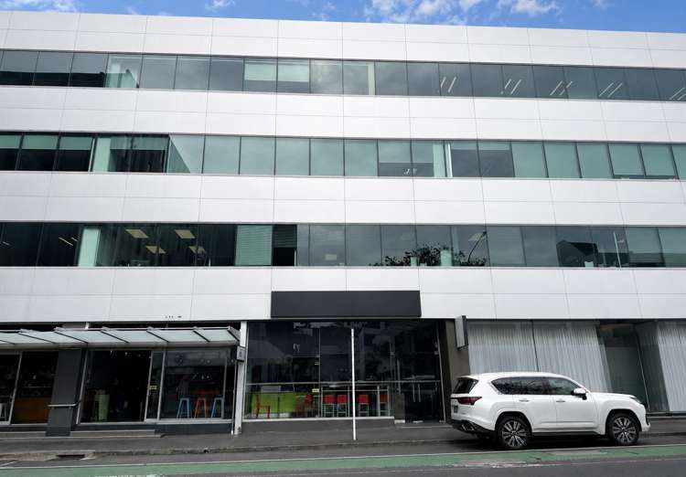 Part Ground/123 Carlton Gore Road Newmarket_3