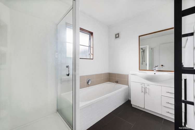 2/56 Nigel Road Browns Bay_16