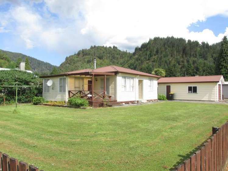 1 Ross Street Reefton_11