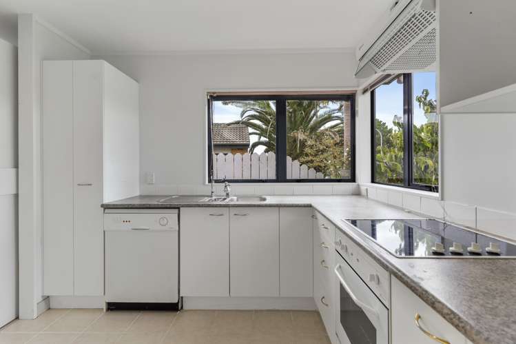 34 Frank Bunce Grove Flat Bush_5